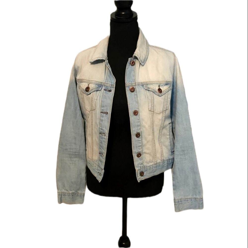 Forever 21 Light Wash Ombre Denim Trucker Jacket Small Blue Cotton Button Up